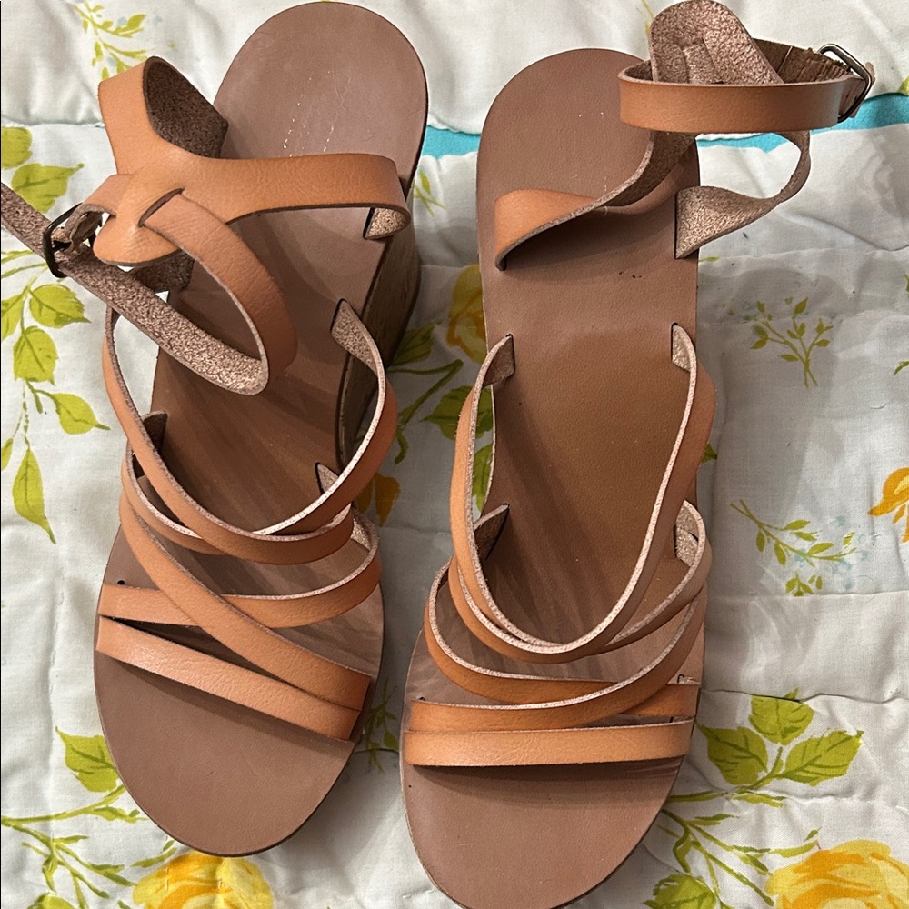 Elegant Tan Strappy Sandals